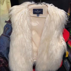 Brand new wo tag . American eagle fur vest